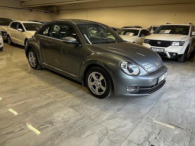 Begagnad VW Beetle 105 HK (77 kW) 2011 Grå Halvkombi