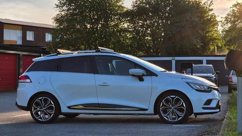 Vit Begagnad 2017 Renault Clio GrandTour Intens Kombi | 80 000 kr (Marknadspris) - Bild 1/2