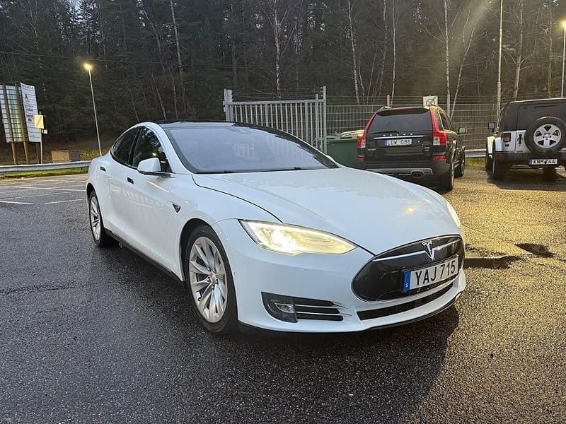 Begagnad 2016 Tesla Model S Halvkombi | 229 900 kr (Bra pris) - Bild 1/4