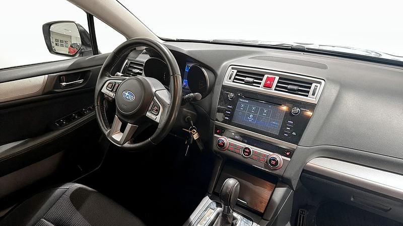 Begagnad Subaru Outback 150 HK (110 kW) 2015 Silver Kombi