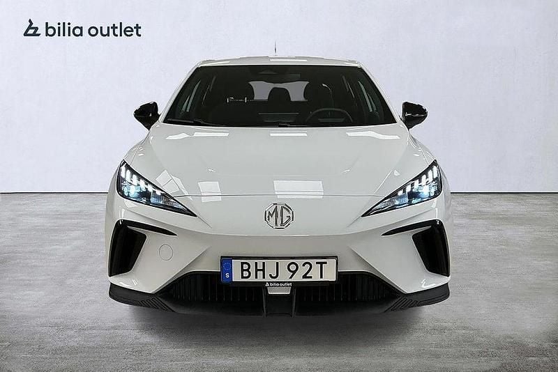 Begagnad MG MG4 EV 125 kW (170 HK) 2023 Vit Halvkombi