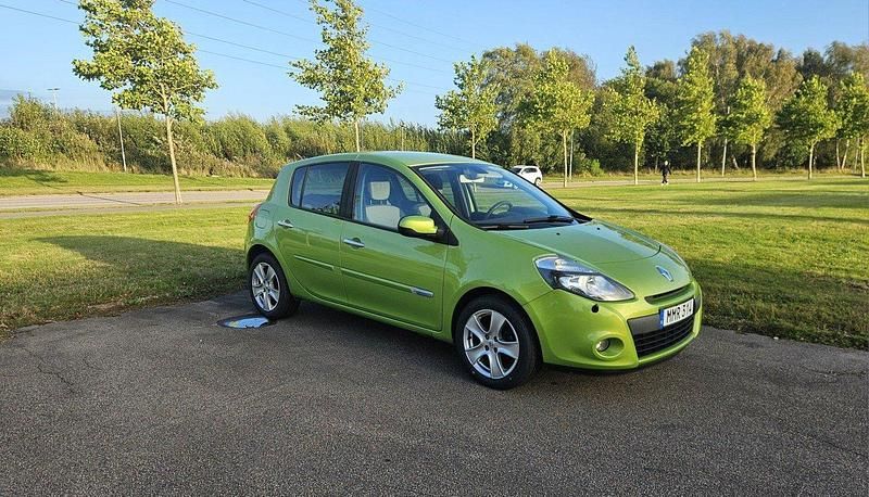Grön Begagnad 2010 Renault Clio R.S. Halvkombi | 34 900 kr (Marknadspris) - Bild 1/4