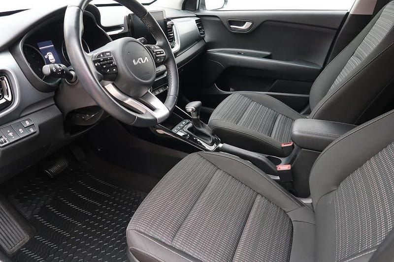 Begagnad Kia Stonic Advance 121 HK (88 kW) 2023 Grå SUV