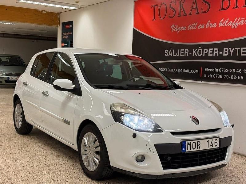 Vit Begagnad 2009 Renault Clio R.S. Halvkombi | 39 900 kr (Marknadspris) - Bild 1/4