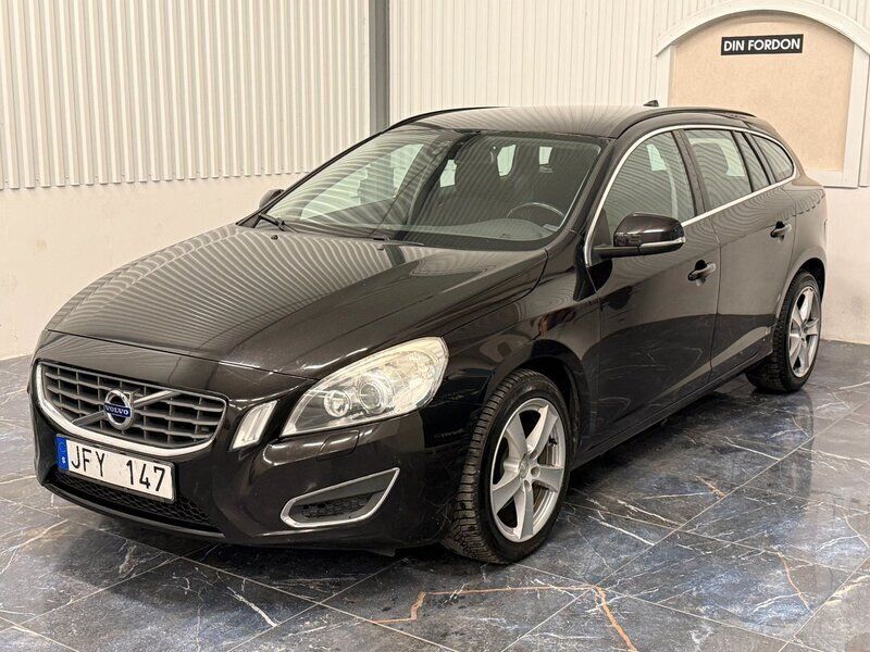 Svart Begagnad 2010 Volvo V60 Momentum Kombi | 79 900 kr (Dyr) - Bild 1/4