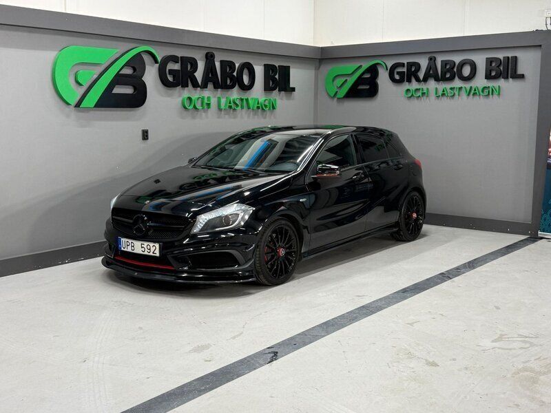 Svart Begagnad 2013 Mercedes A250 Sport Edition Halvkombi | 169 900 kr (Dyr) - Bild 1/4