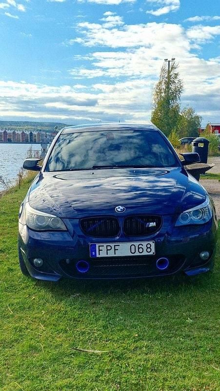 Blå Begagnad 2007 BMW 530 M Sport Sedan | 129 000 kr - Bild 1/4