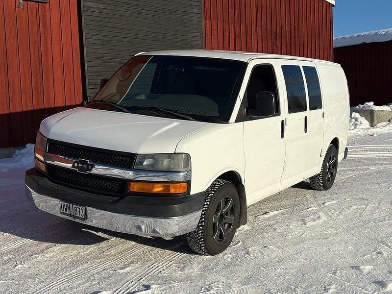 Begagnad Chevrolet Express 290 HK (213 kW) 2004 Vit