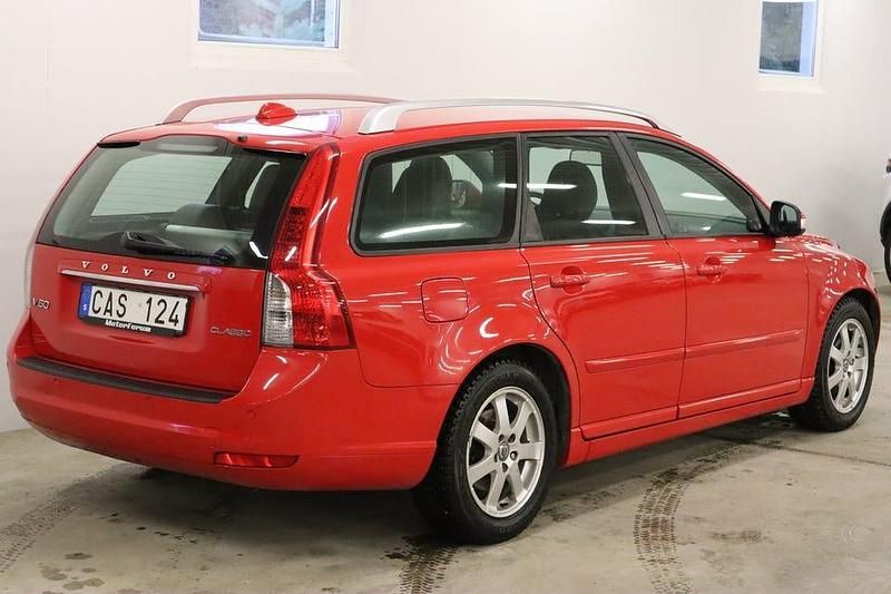 Begagnad Volvo V50 Momentum 116 HK (85 kW) 2011 Röd Kombi