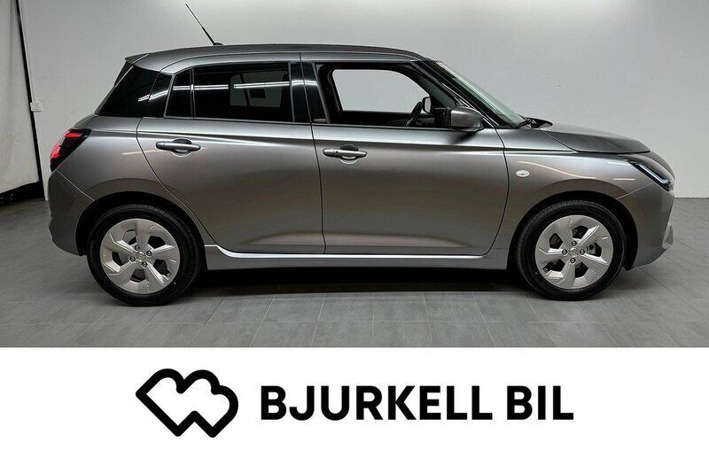Premium silver Ny 2024 Suzuki Swift Halvkombi | 266 400 kr (Marknadspris) - Bild 1/4