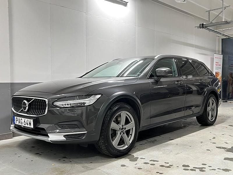 Begagnad Volvo V90 CC Momentum 197 HK (144 kW) 2021 Grå Kombi