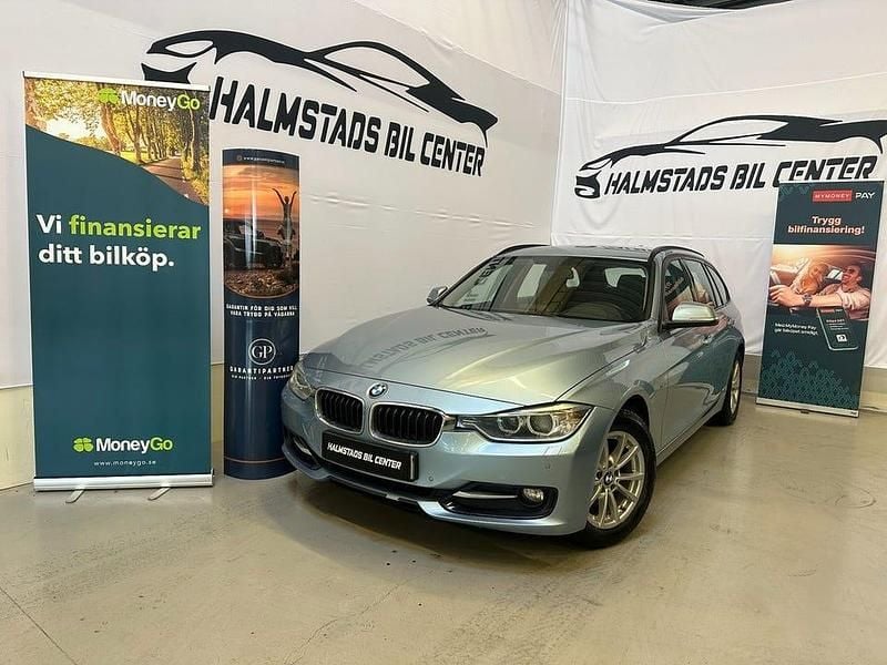 Blå Begagnad 2014 BMW 320 Sport Line Kombi | 99 900 kr (Marknadspris) - Bild 1/4