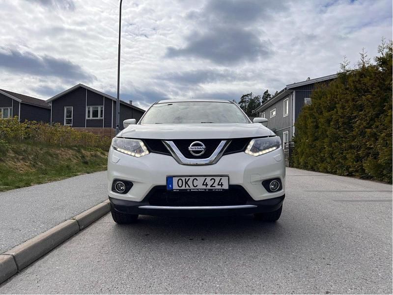 Vit Begagnad 2016 Nissan X-Trail SUV | 94 000 kr (Marknadspris) - Bild 1/4