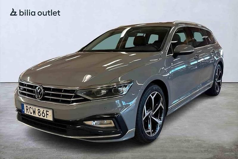 Grå Begagnad 2022 VW Passat Kombi | 274 900 kr (Lite dyr) - Bild 1/1