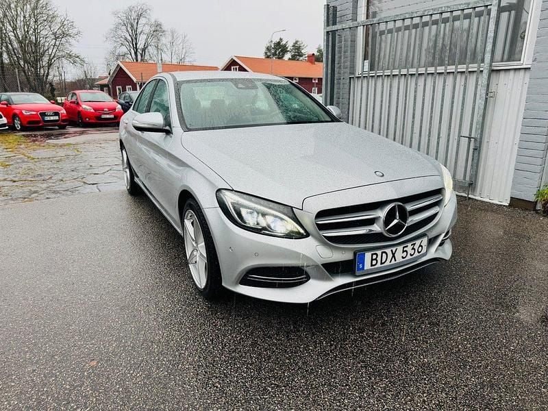 Silver Begagnad 2014 Mercedes C180 Avantgarde Sedan | 169 900 kr (Marknadspris) - Bild 1/4