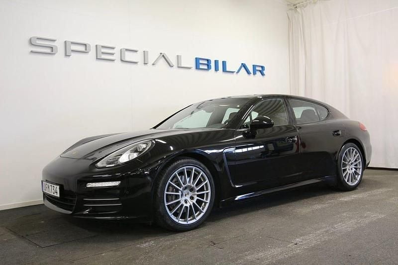 Svart Begagnad 2016 Porsche Panamera 4 Edition Sedan | 389 000 kr (Marknadspris) - Bild 1/4