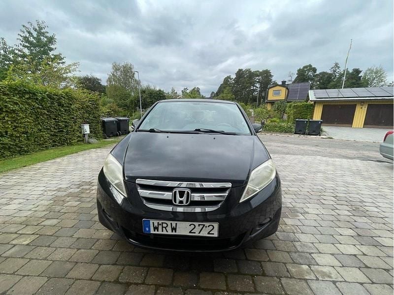 Svart Begagnad 2005 Honda FR-V Minibuss | 49 000 kr - Bild 1/4