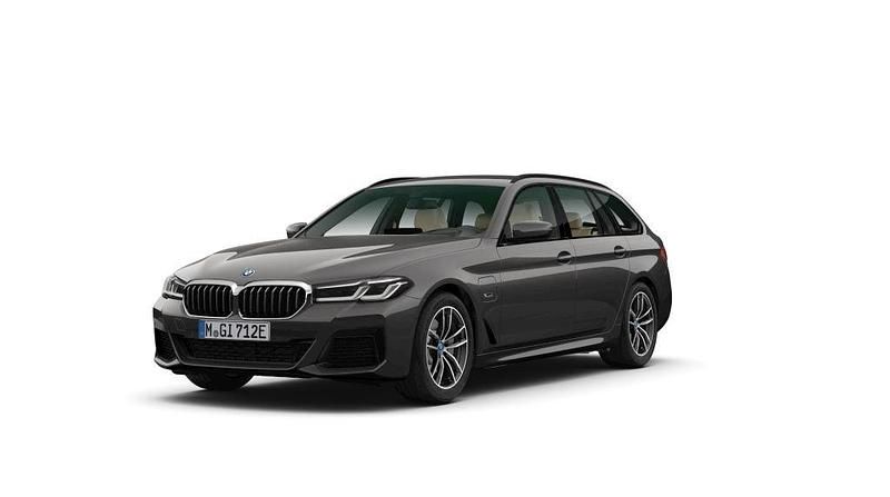 Grå Begagnad 2022 BMW 530e M Sport Kombi | 429 500 kr (Marknadspris) - Bild 1/4