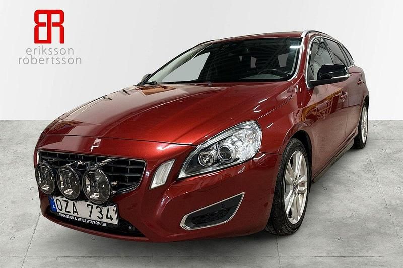 Röd Begagnad 2012 Volvo V60 Kombi | 129 900 kr (Marknadspris) - Bild 1/4