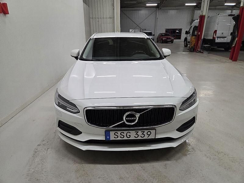Begagnad Volvo V90 Momentum 190 HK (139 kW) 2018 Vit Kombi