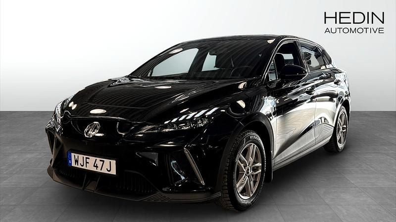Begagnad MG MG4 EV Luxury 150 kW (204 HK) 2022 Svart Halvkombi