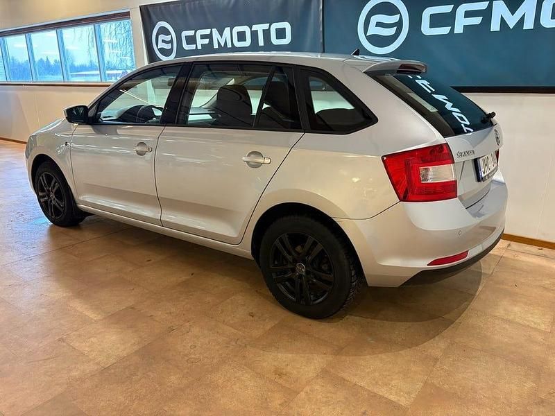 Begagnad Skoda Rapid 105 HK (77 kW) 2014 Silver Halvkombi
