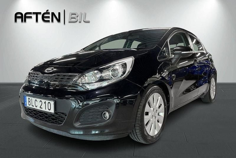 Svart Begagnad 2014 Kia Rio Comfort Halvkombi | 89 800 kr (Marknadspris) - Bild 1/3