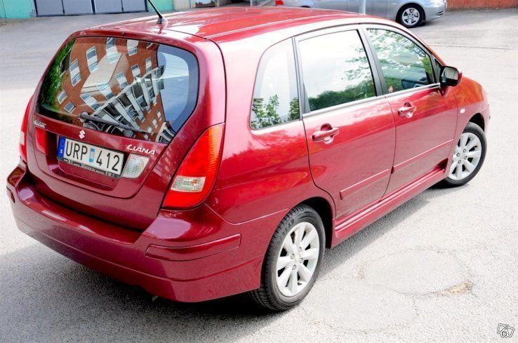 Suzuki liana сзади