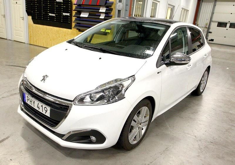 Vit Begagnad 2017 Peugeot 208 Halvkombi | 94 999 kr (Bra pris) - Bild 1/4