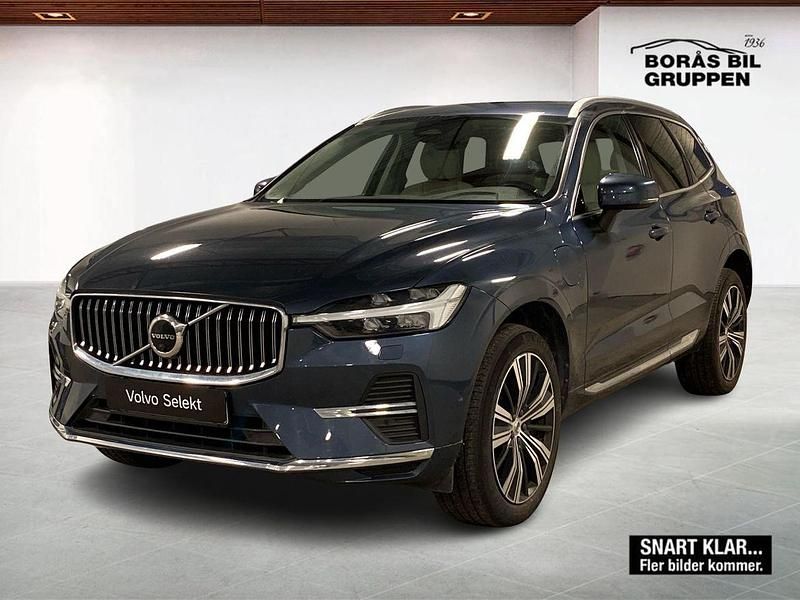 Mörkblå (blå) Begagnad 2022 Volvo XC60 Inscription SUV | 419 000 kr (Marknadspris) - Bild 1/3