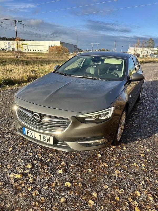 Grå Begagnad 2018 Opel Insignia Business Halvkombi | 120 000 kr (Superpris) - Bild 1/4
