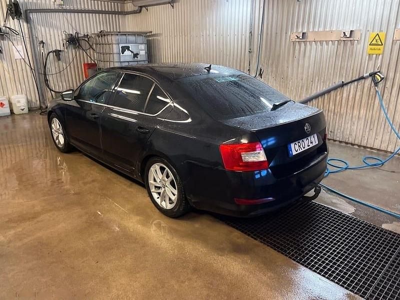 Begagnad Skoda Octavia Sport 150 HK (110 kW) 2014 Svart Halvkombi