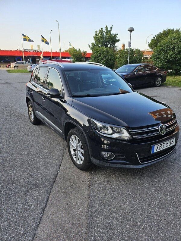 Svart Begagnad 2012 VW Tiguan Sportline SUV | 115 000 kr - Bild 1/4