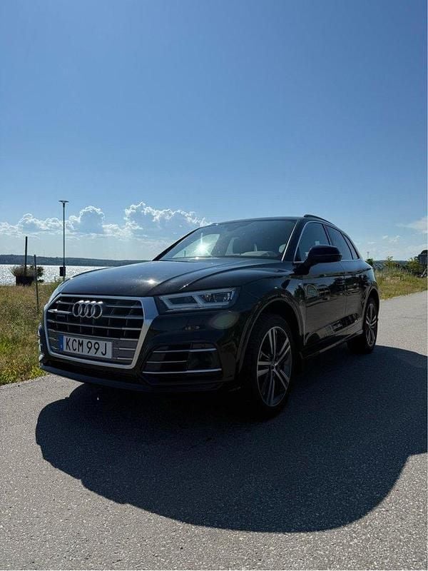 Svart Begagnad 2019 Audi Q5 Comfort SUV | 345 000 kr (Marknadspris) - Bild 1/4