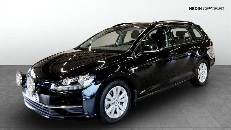 Svart (black) Begagnad 2020 VW Golf VIII Kombi | 150 000 kr (Superpris) - Bild 1/4