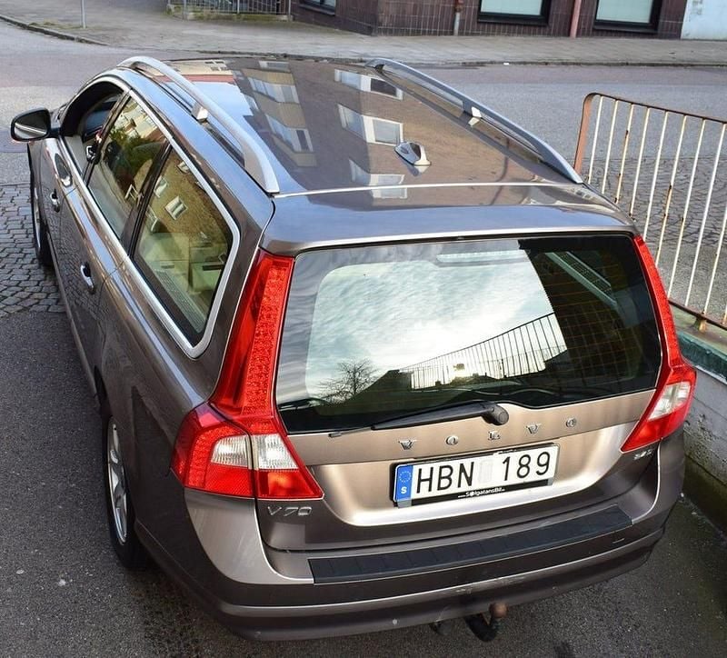 Begagnad Volvo V70 Summum 164 HK (120 kW) 2009 Grå Kombi
