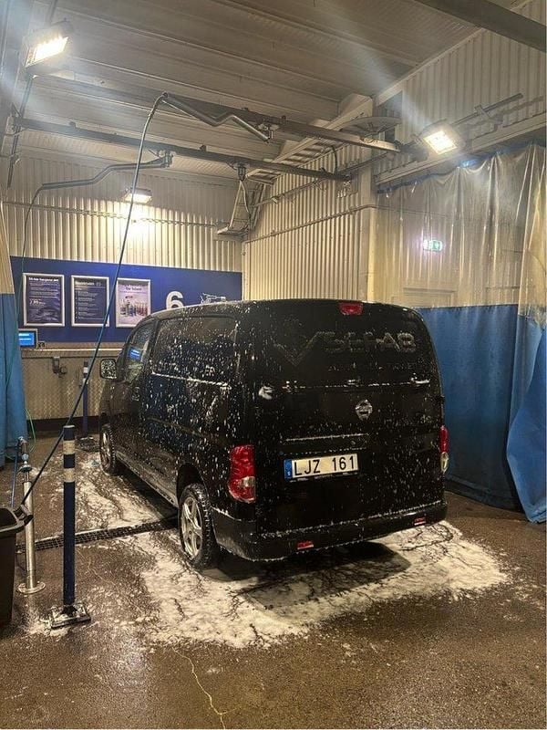 Svart Begagnad 2014 Nissan NV200 Van | 34 000 kr (Bra pris) - Bild 1/4