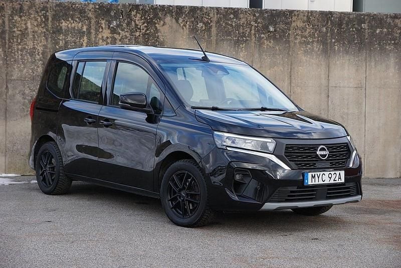 Svart Begagnad 2022 Nissan Townstar Kombi | 179 000 kr (Marknadspris) - Bild 1/4