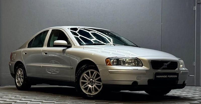 Begagnad Volvo S60 140 HK (102 kW) 2005 Grå Sedan