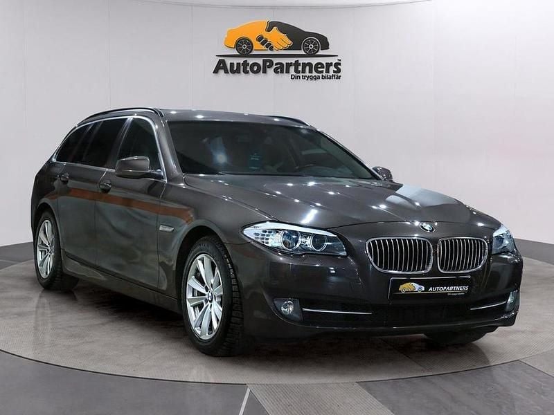 Begagnad BMW 525 218 HK (160 kW) 2012 Brun Kombi
