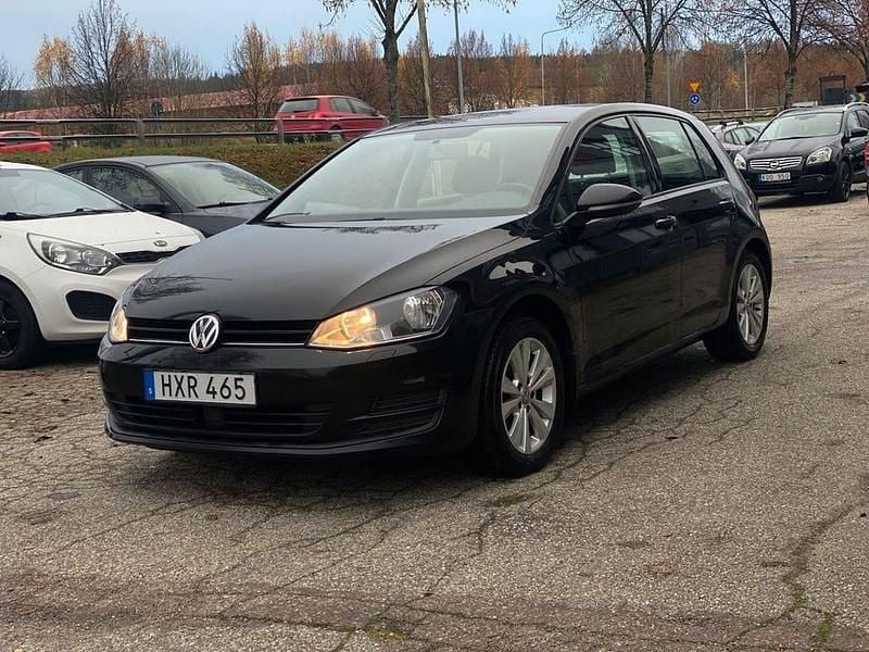 Begagnad VW Golf VII 110 HK (80 kW) 2015 Svart Halvkombi