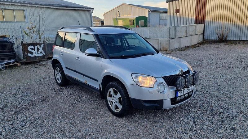 Silver Begagnad 2012 Skoda Yeti SUV | 27 000 kr (Bra pris) - Bild 1/4