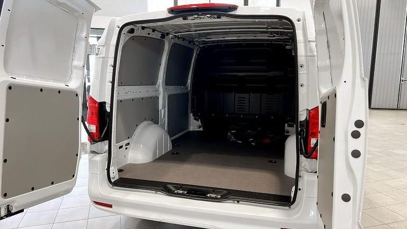 Begagnad Mercedes e-Vito 85 kW (116 HK) 2024 Vit (white) Minibuss