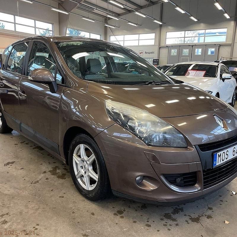 Brun Begagnad 2009 Renault Scénic III Minibuss | 39 900 kr (Marknadspris) - Bild 1/4