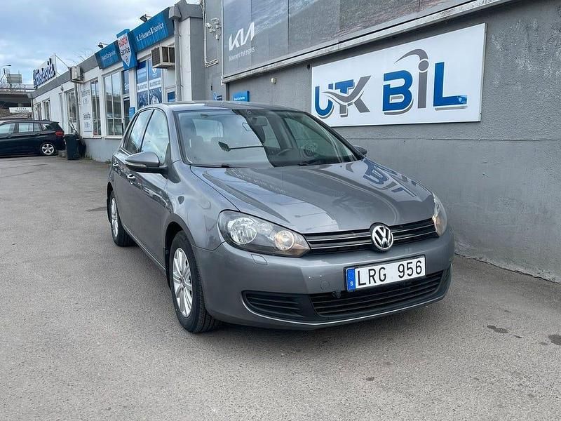 Grå Begagnad 2011 VW Golf VI Halvkombi | 74 900 kr (Marknadspris) - Bild 1/4
