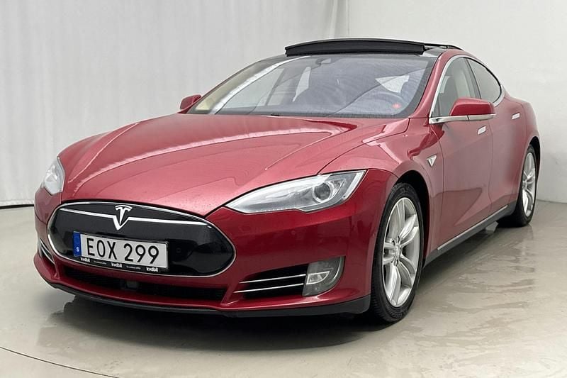 Röd Begagnad 2015 Tesla Model S Halvkombi | 199 000 kr (Bra pris) - Bild 1/4