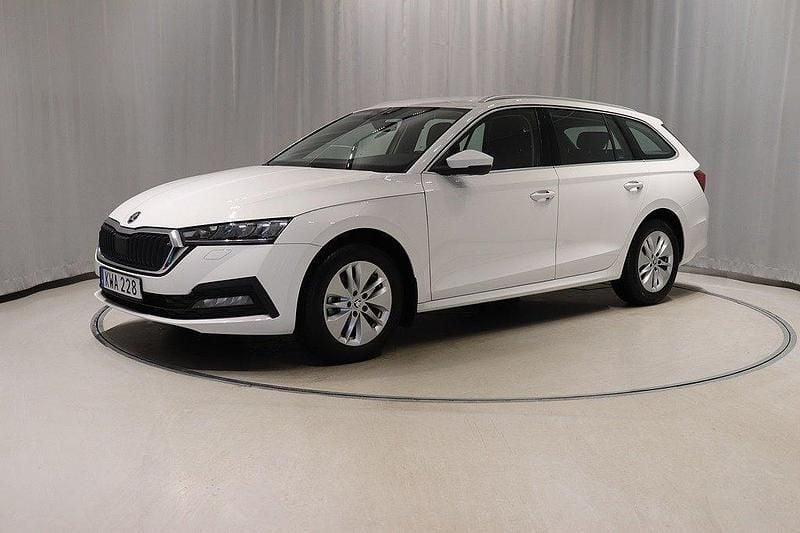 Vit Begagnad 2023 Skoda Octavia G-TEC Kombi | 264 900 kr (Marknadspris) - Bild 1/4