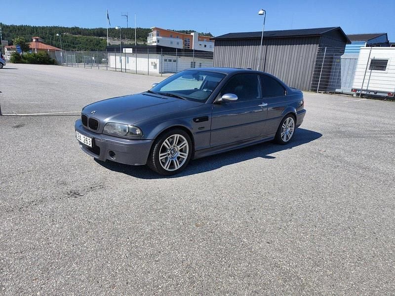 Grå Begagnad 2001 BMW 330 Sportkupé | 59 000 kr (Bra pris) - Bild 1/4