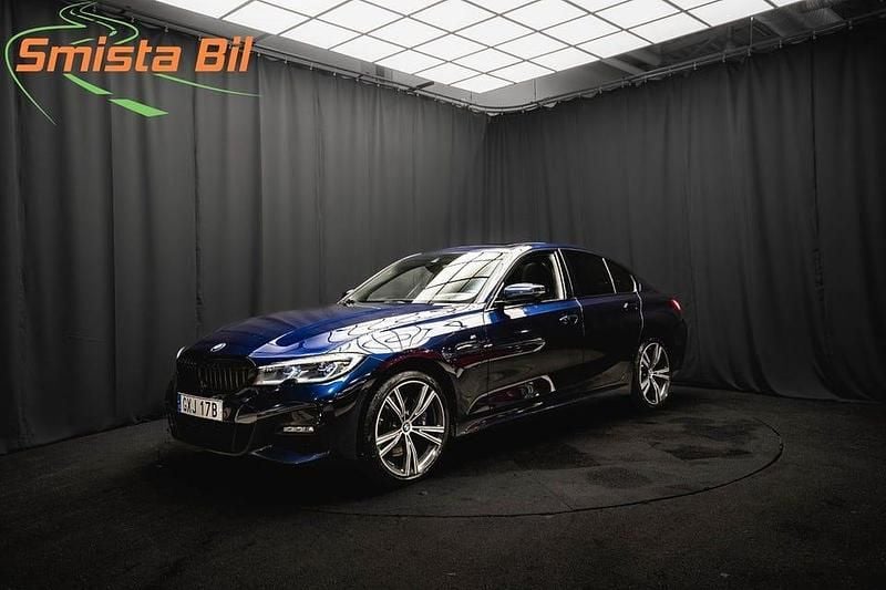 Blå Begagnad 2021 BMW 330 M Sport Sedan | 349 800 kr - Bild 1/3