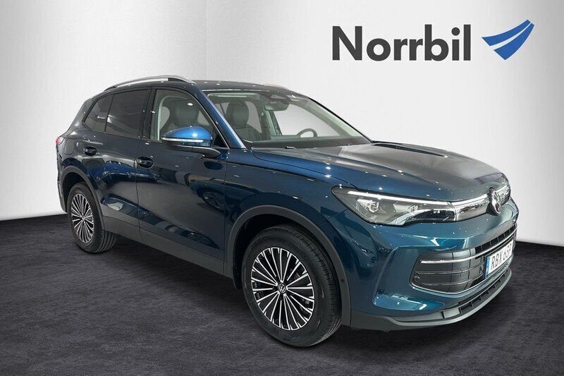Silver Ny 2025 VW Tiguan Life SUV | 545 100 kr (Marknadspris) - Bild 1/4